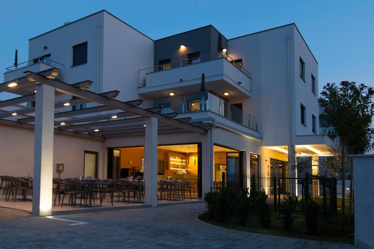 Aparthotel Punta Blu - Pool & Spa Премантура Екстериор снимка