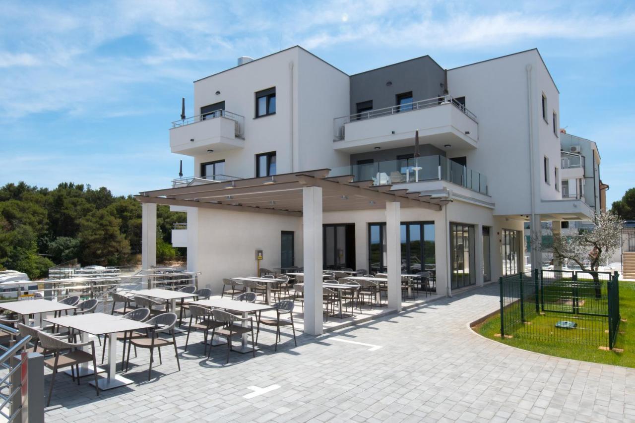 Aparthotel Punta Blu - Pool & Spa Премантура Екстериор снимка