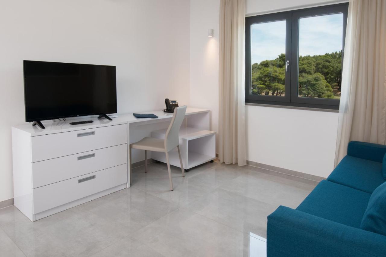 Aparthotel Punta Blu - Pool & Spa Премантура Екстериор снимка